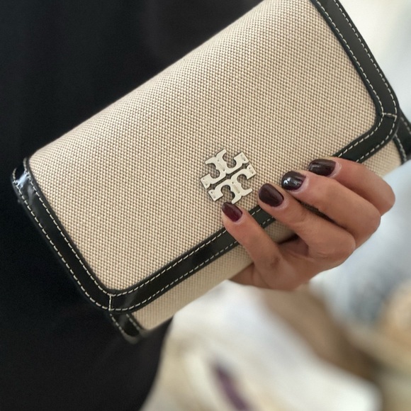 New Tory Burch THEA CANVAS FLAT WALLET CROSSBODY - Picture 10 of 10